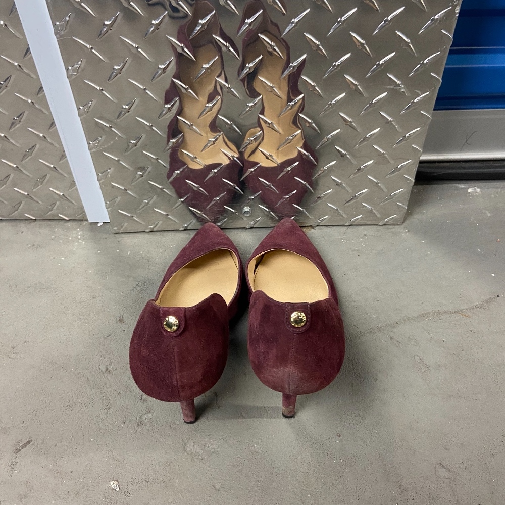 Women's Sz 8 MICHAEL KORS Plum Suede Pumps - Picture 3 of 4